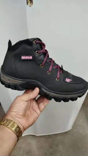 Bota Cat