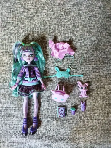 Boneca Twyla g3 basica