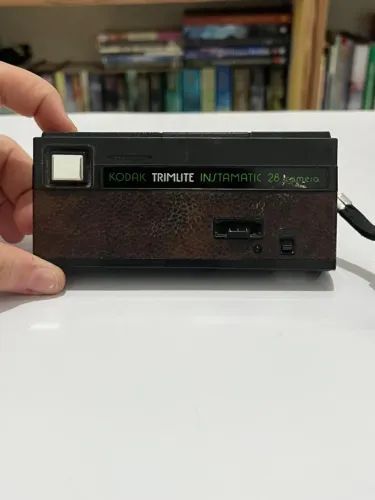 Câmera Kodak Trimlite Tele-Instamatic 28 - ITEM DE COLECIONADOR - OBJETO DECORATIVO