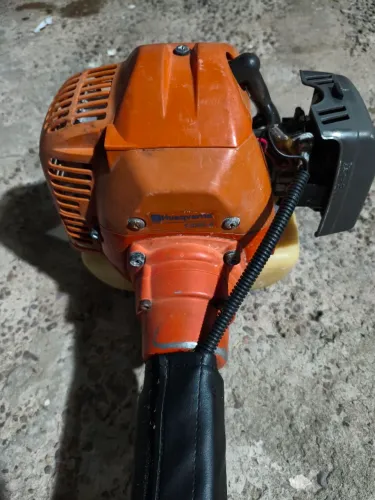 Roçadeira Husqvarna 143RII