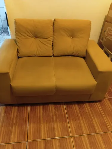 Sofá caramelo 2 lugares
