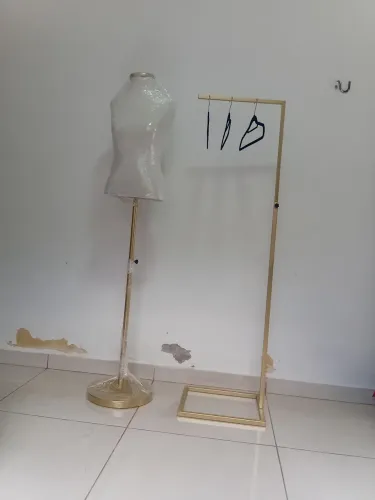 Porta look + busto costura com pedestal 