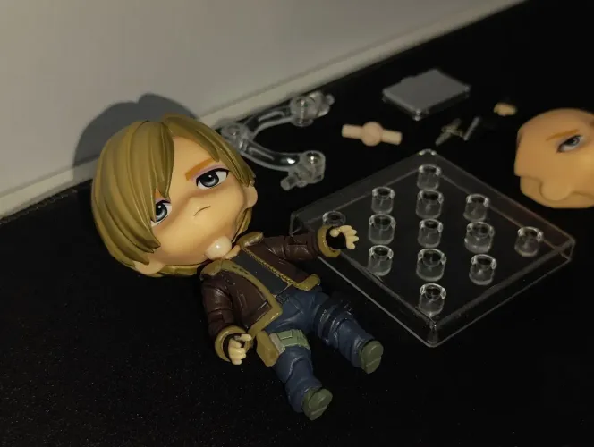 Figure Articulado Leon S. Kennedy Resident Evil 4