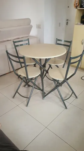 Mesa de Jantar com 4 cadeiras