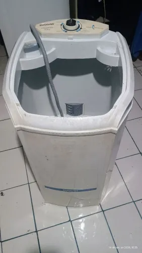Tanquinho de lavar roupa
