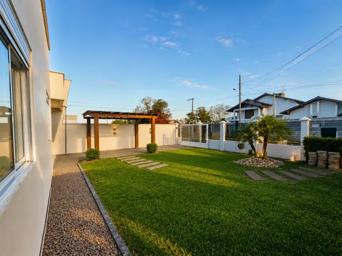 CASA AMPLA, COMPLETA E COM EXCELENTE CUSTO-BENEFÍCIO