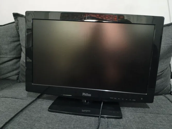 TV Philco 22" LED Full HD - Ótimo Estado / Ideal para Monitor ou Quarto.