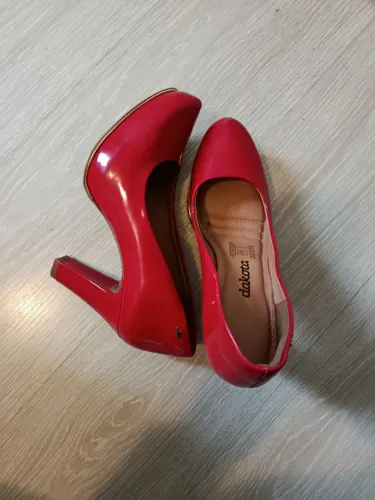 Sapato alto vermelho