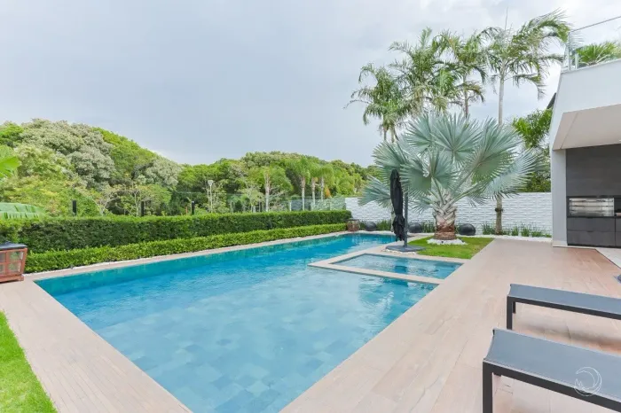 Casa Alto Padrão com 5 quartos em Jurerê