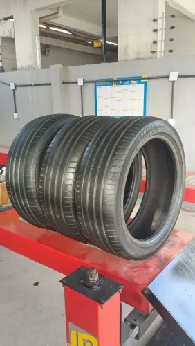 Pneu 235/45 R19