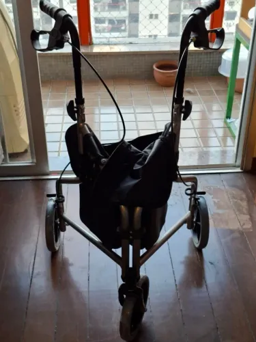 Andador Praxis SC5041E 3 Rodas Dobrável C/ Freios e Bolsa Nunca Usado