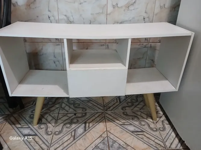 Rack branco em madeira 