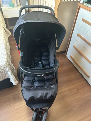 Vendo carrinho de bebê voyage