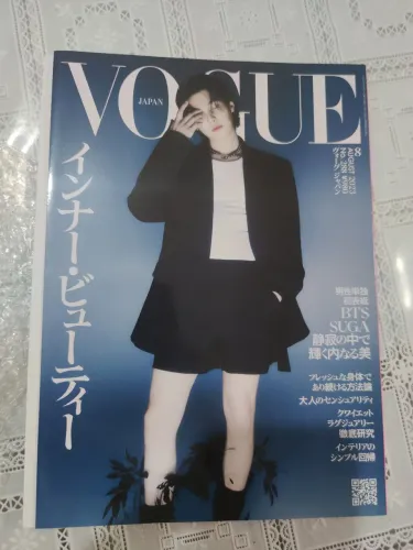 REVISTA VOGUE JAPÃO SUGA BTS
