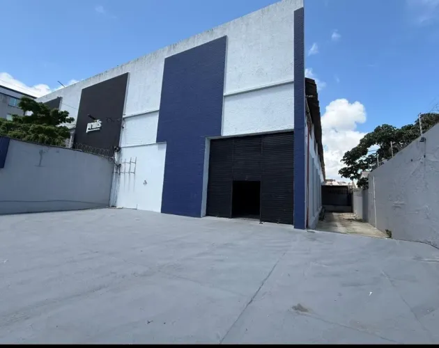 ALUGO GALPÃO COM 1.510M2 NA PRAIA DE IRACEMA 