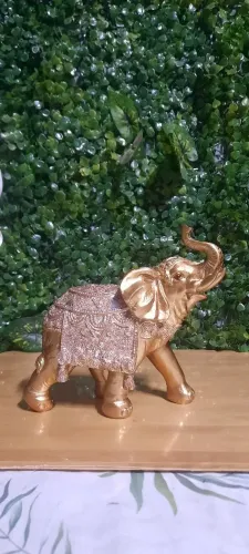 Elefante dourado pequeno poliresina 
