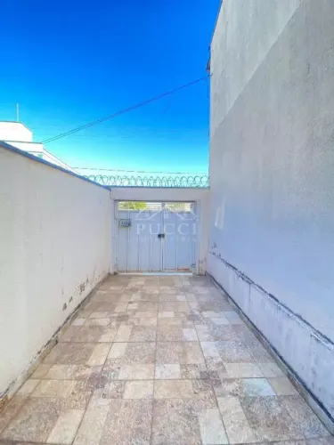Aluga-se residência no Bairro Centro