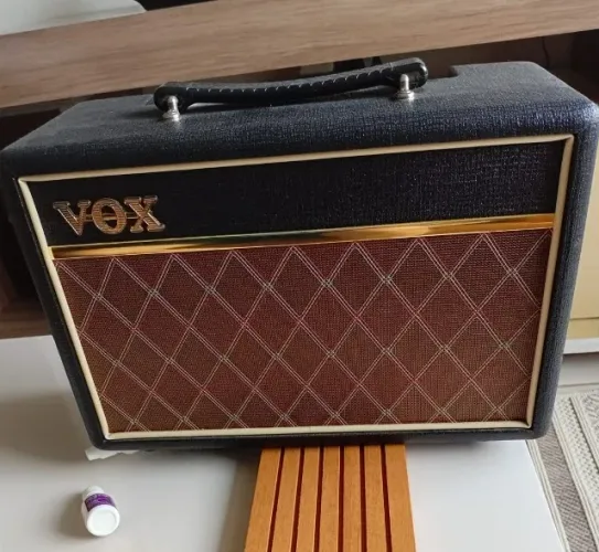 Cubo Amplificador Vox Pathfinder 10 Para Guitarra 10 Watts Cor Preto Voltagem