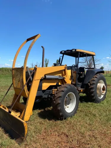 TRATOR VALTRA 