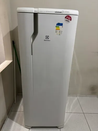Geladeira Electrolux Frostfree 322l