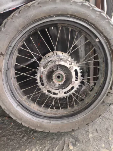 Roda traseira Lander/Teneré reforçada.