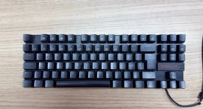 Teclado Mecânico Redragon Kumara Vermelho switch Brown sem carcaça