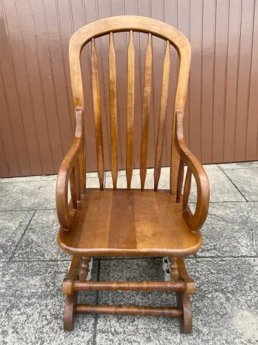 Cadeira de Balanço Vintage com Molas - Madeira Maciça e Design Clássico