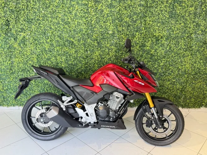 CB 300f Twister 0km emplacada - Cacule Motos