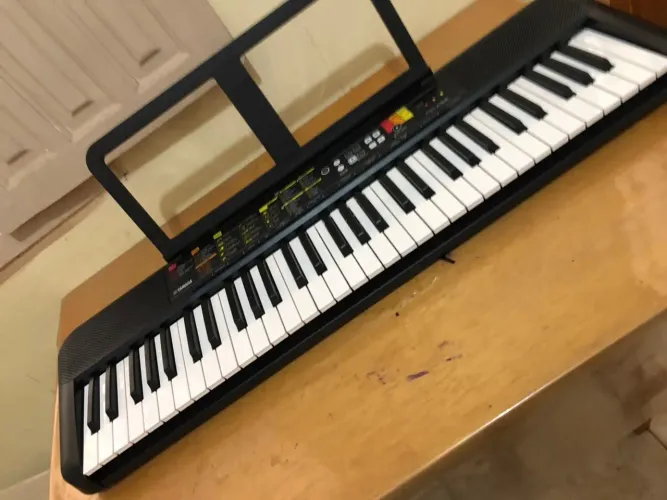 Teclado Yamaha PSR-F52