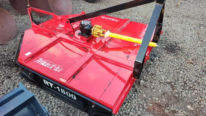 Roçadeira 1.80 semi nova trator