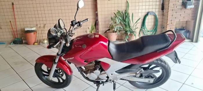 Vendo moto único dono.