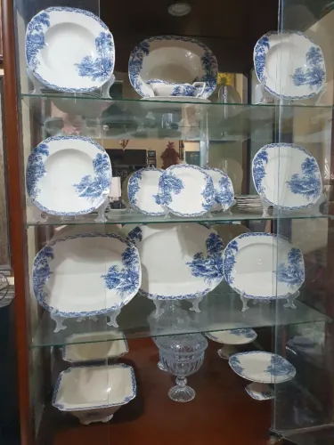 Conjunto de Porcelana Inglesa Royal Ivory Jonh Maddock & sons Ltd com 38 peças