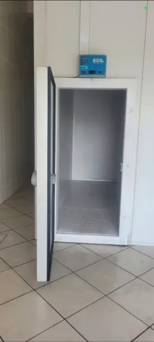 Câmara fria p congelados...vendo ou troco por carro e moto do meu interesse 