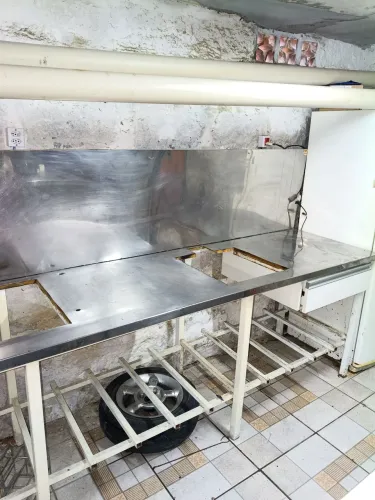 Mesa de inox com 3 metros de comprimento