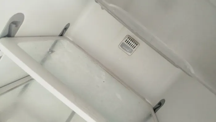 Geladeira Consul com defeito, motor Embraco ótimo