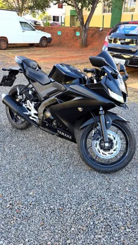 Yamaha R15 Preta