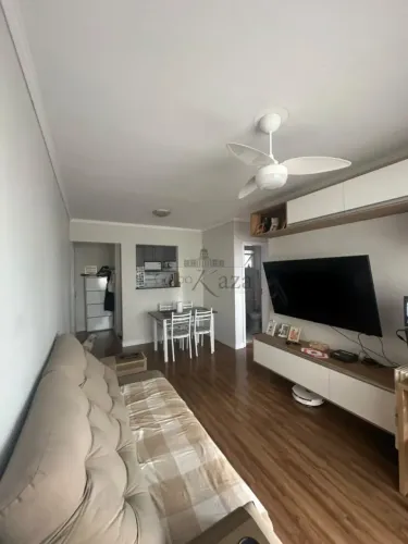 Apartamento - Parque Industrial - 2 Dormitórios - 60m².