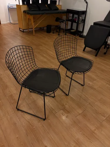 Cadeiras Bertoia Pretas Tok&Stok (com Assento em Couro)