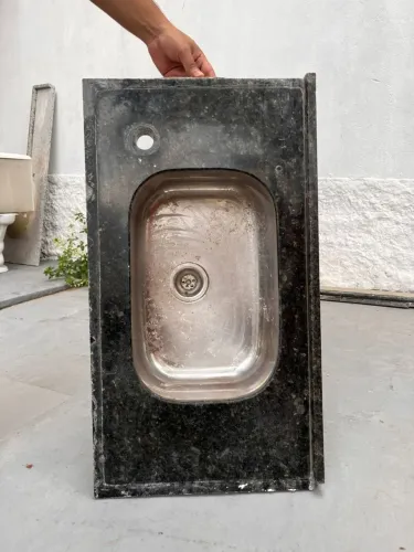 Pia / bancada de granito com cuba tramontina (pedra São Gabriel)