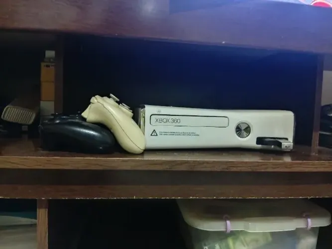 Xbox 360 2 controle e vários Jogos