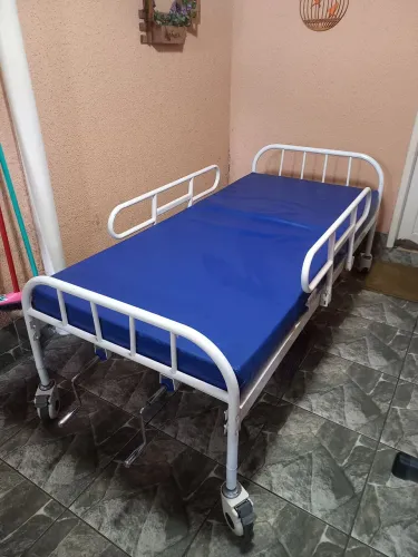 Cama hospitalar dellamed, bom estado de conservação , mais colchão d33 