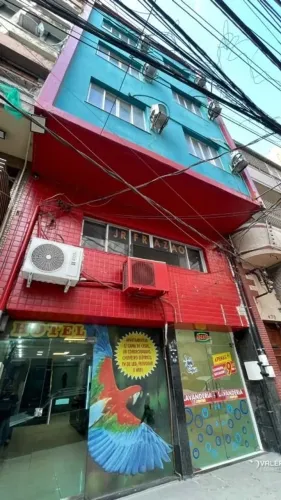 PRÉDIO COM 7 ANDARES, 53 QUARTOS, 1.67642M²