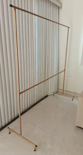 Arara de roupa nova 1,80m x 1,80m