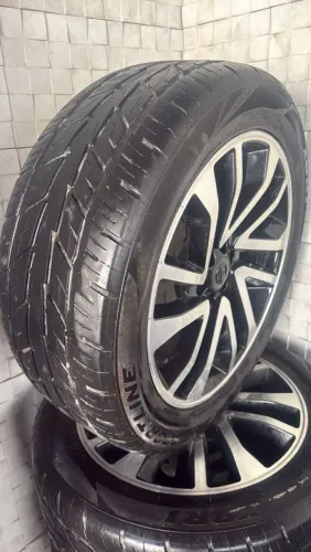 Vende-se kit de 4 pneus aro 22 semi novos, em ótimo estado. 