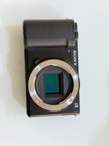 Sony ZVE10 (corpo + bateria)