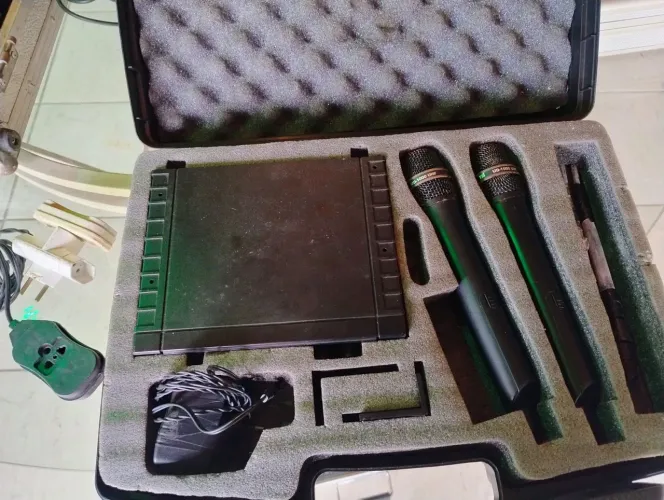 Microfones TSI UD-1000 UHF (duplo de mão).