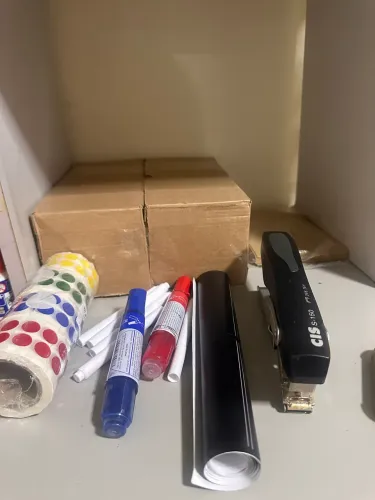Contrata-se secretaria 