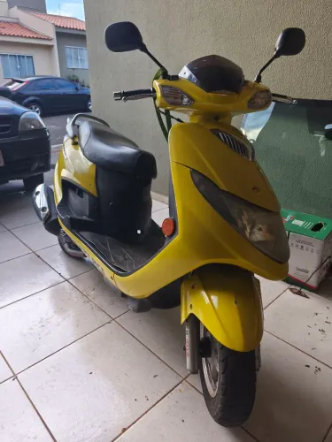Burgman 125cc baixa kilometragem.
