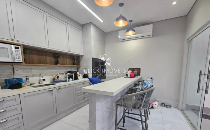 Casa de Condomínio com 3 Quartos à venda, 200m² - Vilage Flamboyant