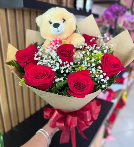 FLORES E PRESENTES